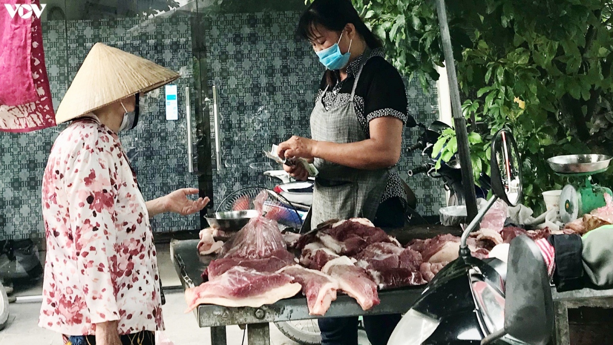 Lợn nhập khẩu đổ về khiến giá thịt trong nước giảm mạnh